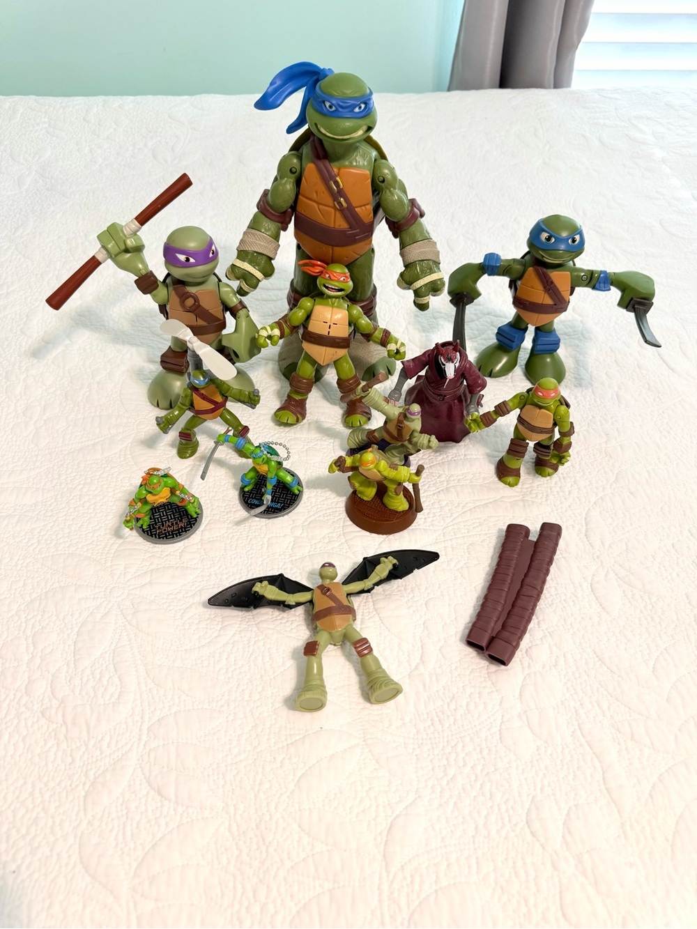 Teenage Mutant Ninja Turtles Donatello Leonardo Viacom Toys TMNT Bundle